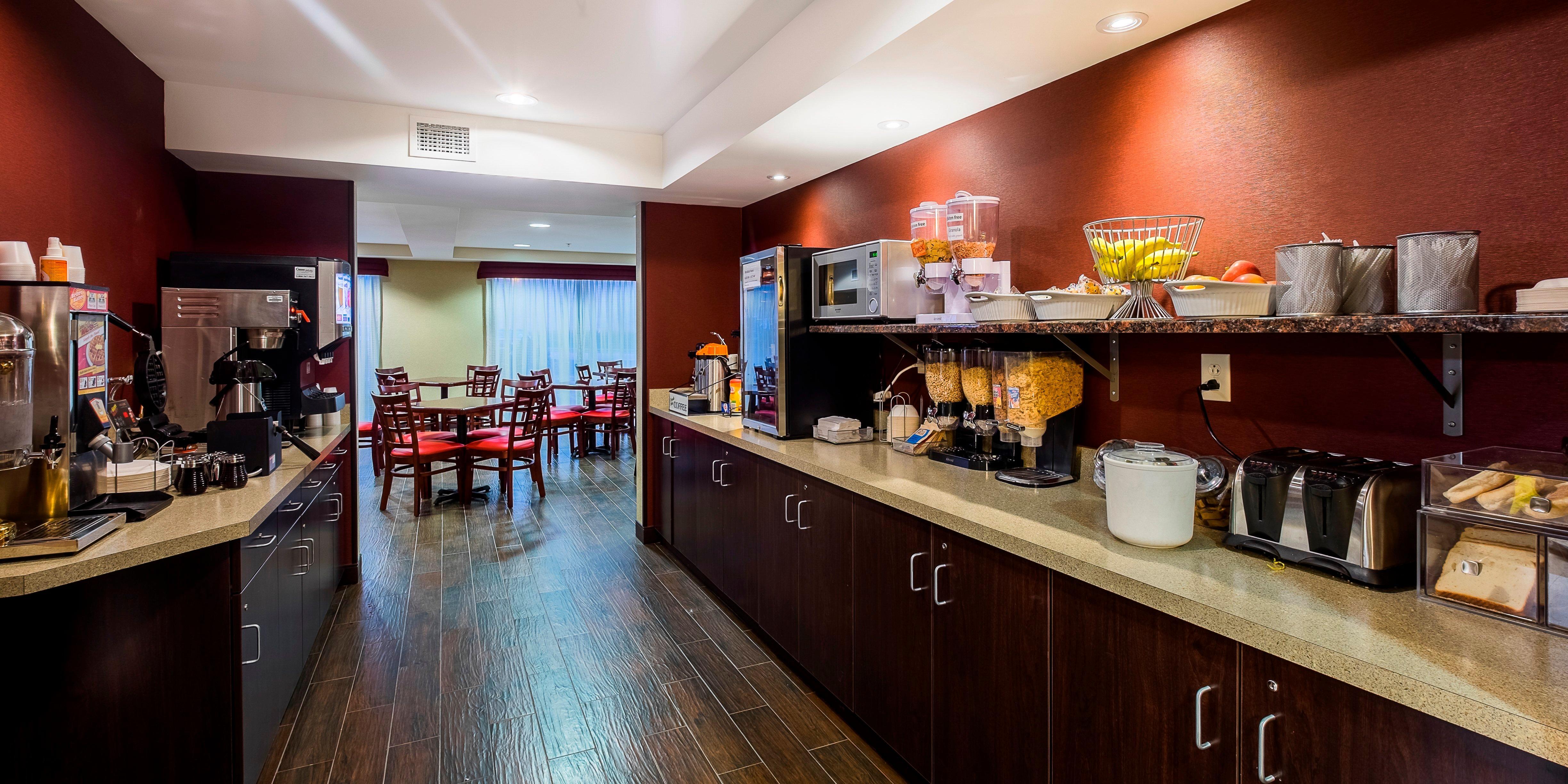 Red Roof Inn Plus+ & Suites Malone Exterior photo